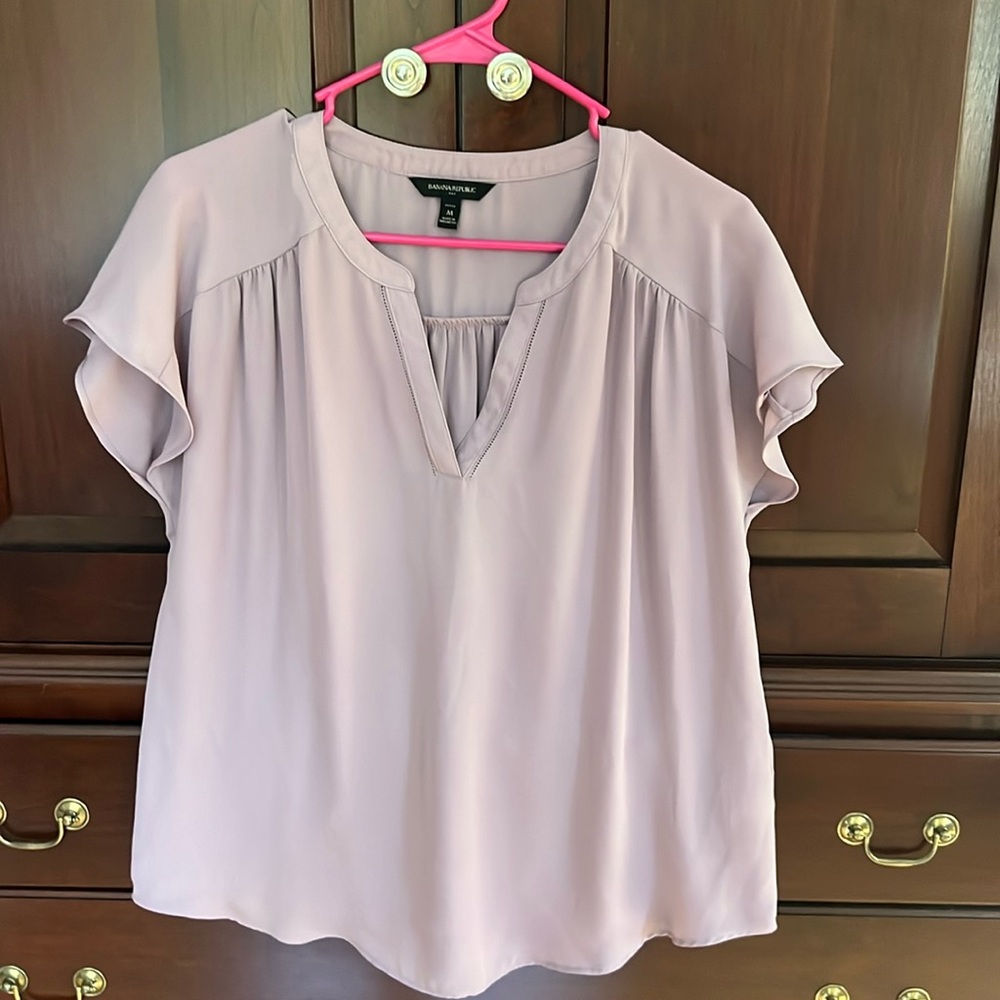 Women’s Banana Republic blouse sleeveless